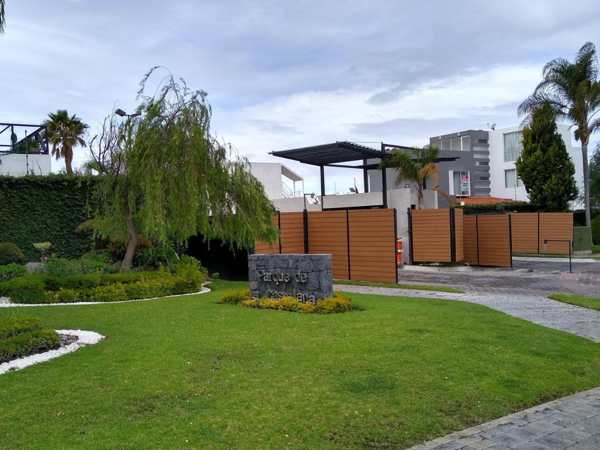 Habitacion Matrimonial Con Cama Y Sofa Para Cuatro Personas Tlaxcalancingo Exterior photo