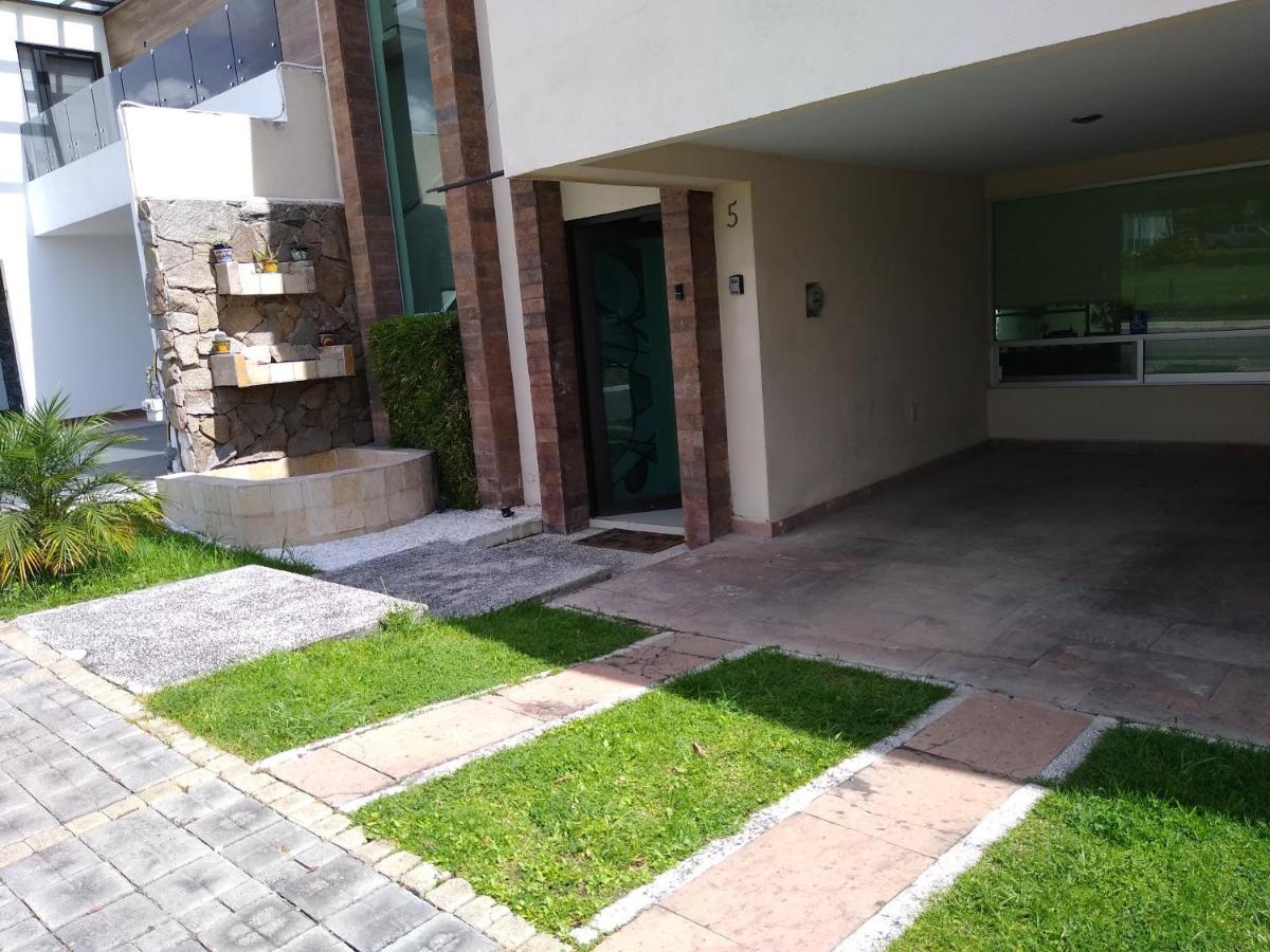 Habitacion Matrimonial Con Cama Y Sofa Para Cuatro Personas Tlaxcalancingo Exterior photo
